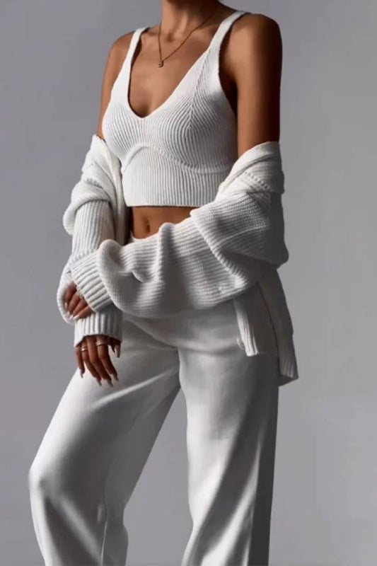 Conjunto elegante de tres piezas de punto con cuello en V