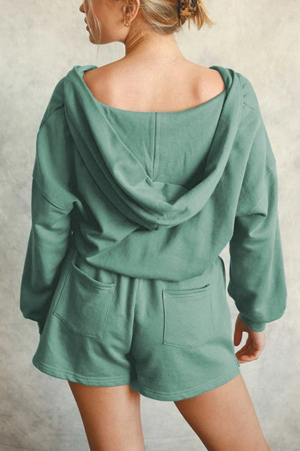 Conjunto de dos piezas de sudadera con capucha y pantalones cortos de felpa francesa azul