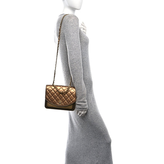 Metallic Calfskin Caviar Quilted Chain Handle Flap Gold
