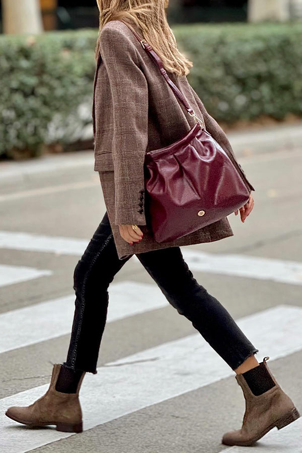 Traje pequeño abotonado de longitud media