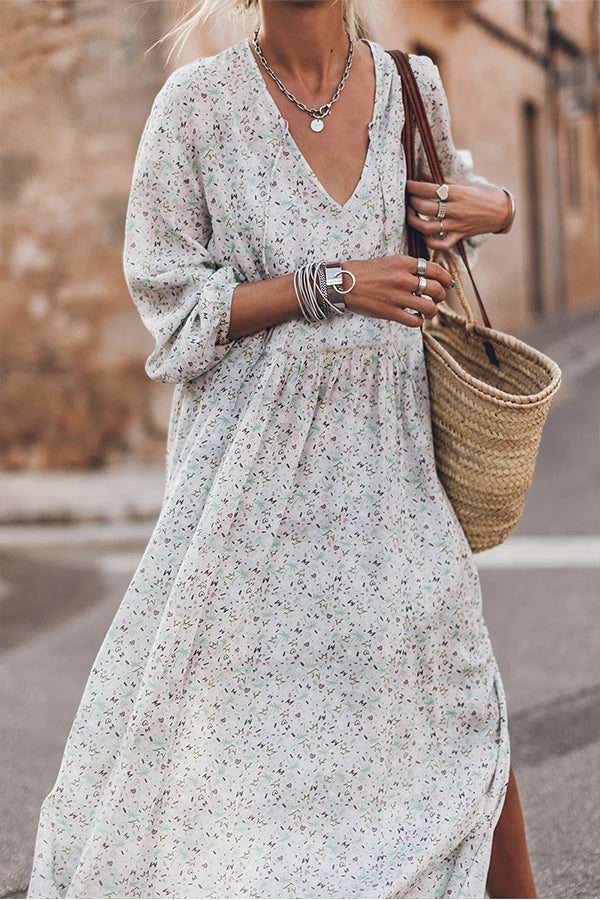 Vestido largo con aberturas y cuello en V con estampado floral multicolor