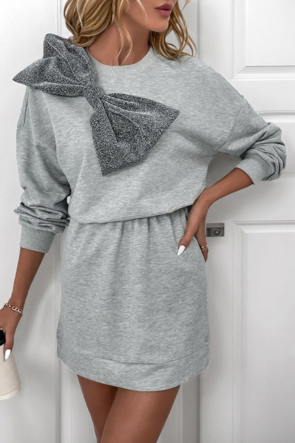 Vestido estilo sudadera de cintura alta con lazo y purpurina gris
