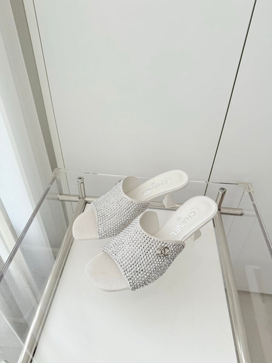 CC 26 Sandal 70 White Rhinstone Deer Hide 597373