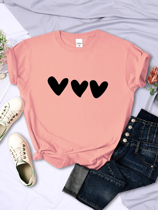 Camisetas femeninas con estampado de corazón negro, camisetas de manga corta con personalidad urbana, suaves y transpirables, informales.