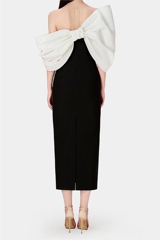 Vestido midi asimétrico con hombros descubiertos y lazo