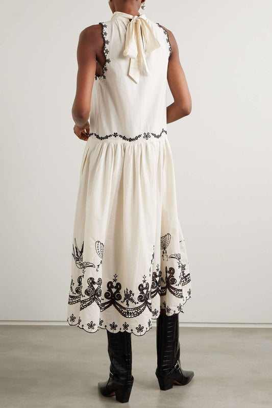 Vestido midi sin mangas con cuello halter bordado