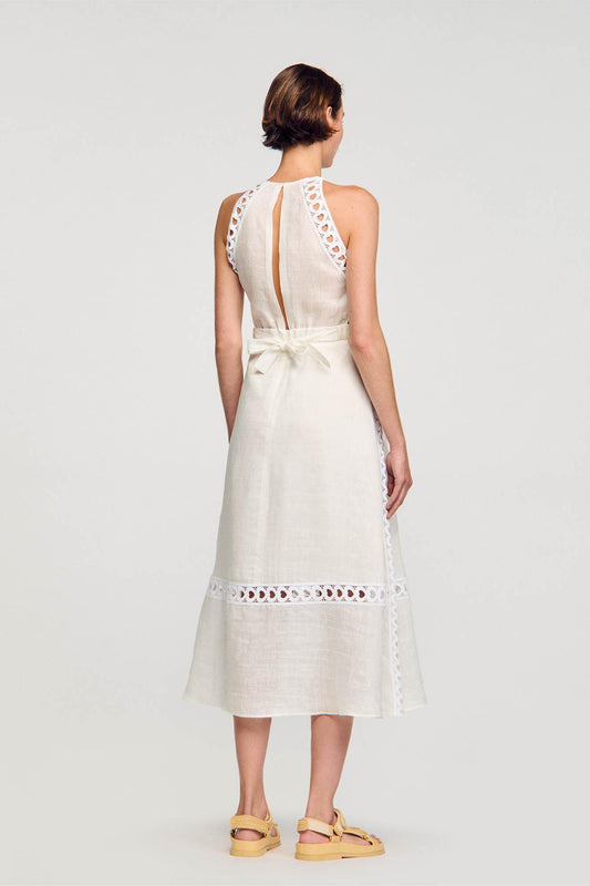 Vestido midi con cuello halter y encaje en forma de corazón
