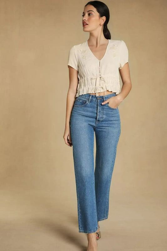 Blusa de manga corta con volantes, cuello en V y cordones