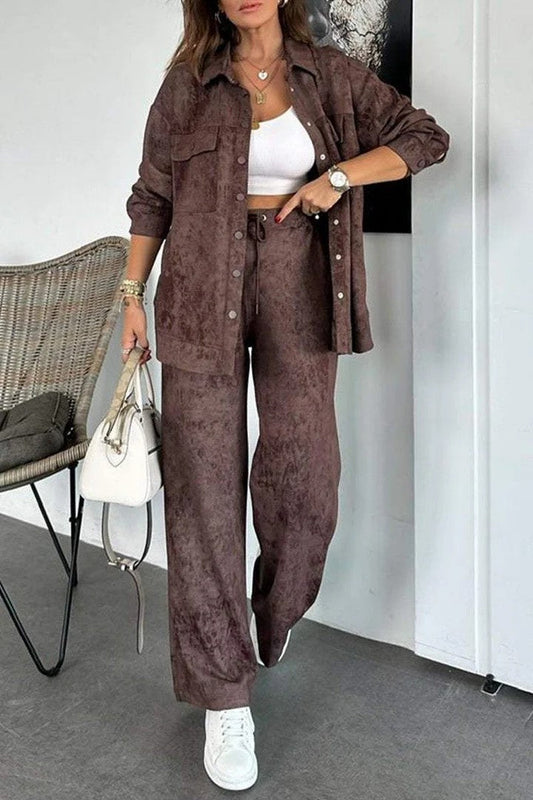 Conjunto informal de camisa con cuello teñido anudado, bolsillo y pantalones anchos con cordón ajustable