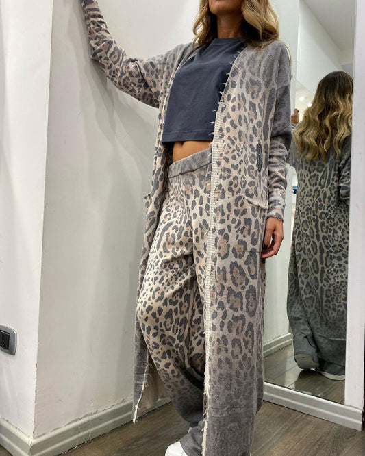 Conjunto de dos piezas de cárdigan y pantalón de manga larga con estampado de leopardo para mujer