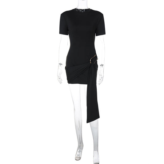 Vestido corto de media manga con cuello redondo y hebilla de metal para mujer