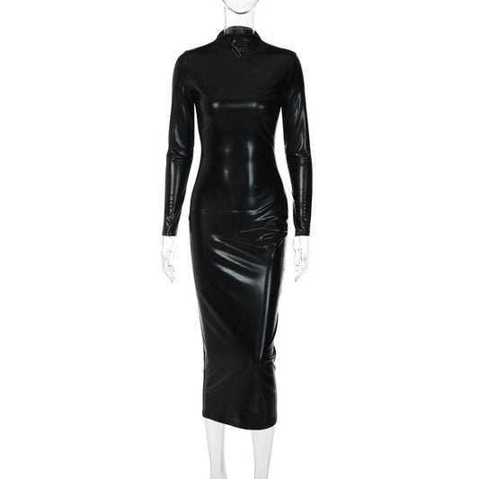 Vestido adelgazante de otoño de piel sintética de color oscuro liso