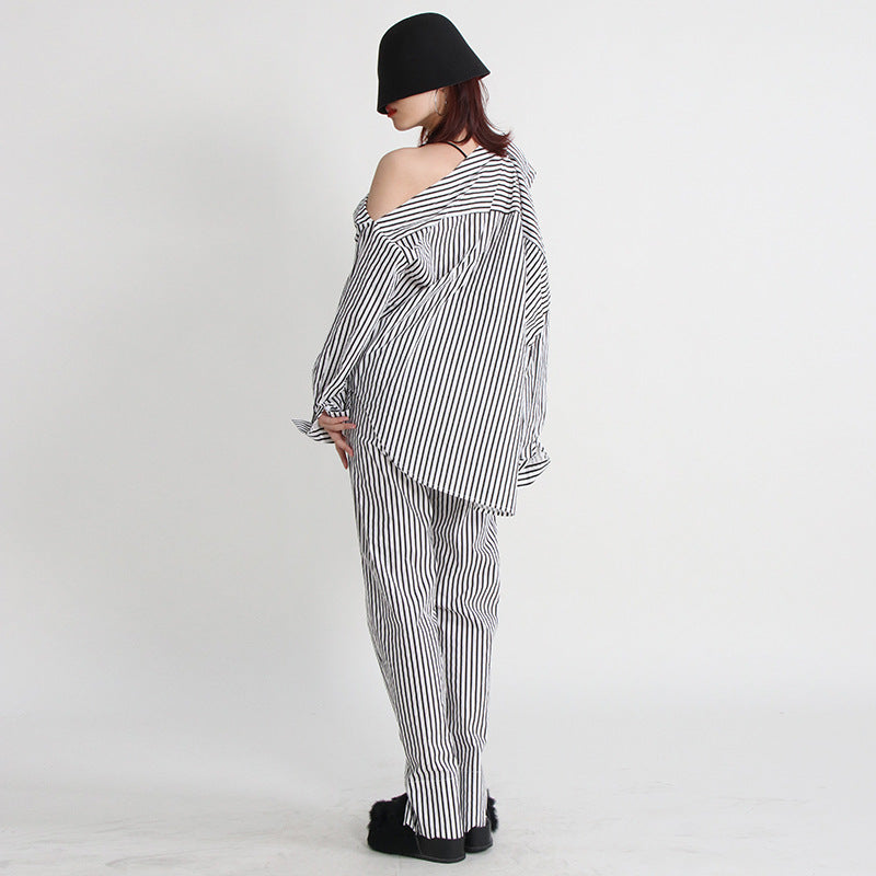 Conjunto de camisa urbana informal sencilla de otoño con múltiples bolsillos, pantalones rectos de cintura media y rayas asimétricas irregulares
