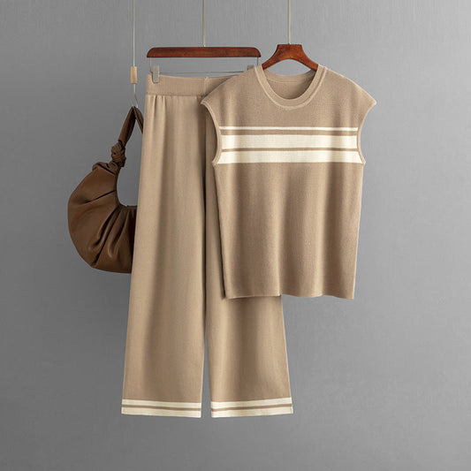 Conjunto de dos piezas de traje informal holgado con rayas de colores contrastantes, top sin mangas, pantalones de pierna ancha y cintura alta