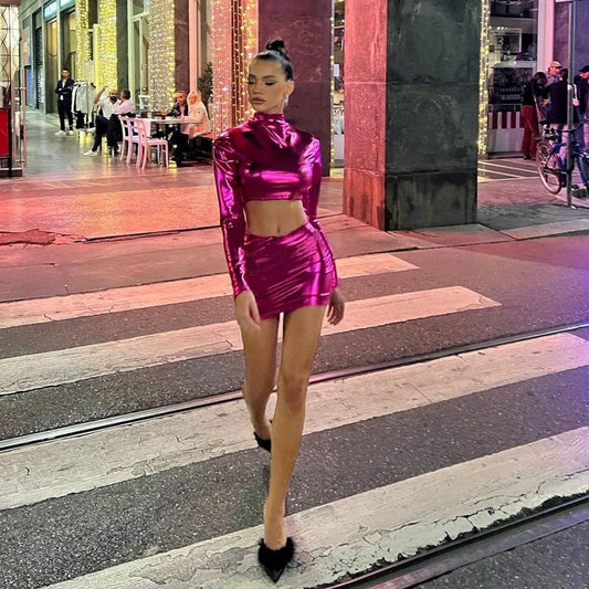 Conjunto de falda corta ajustada y brillante de tela revestida metálica para mujer