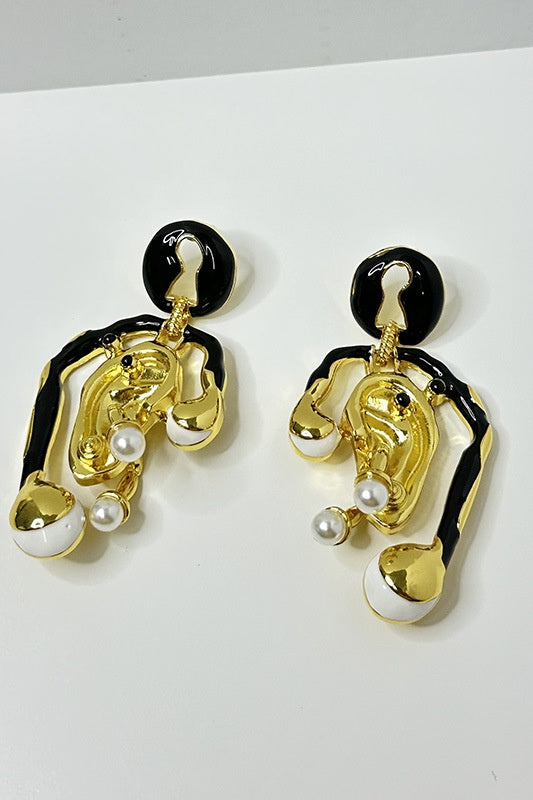 Pendientes barrocos con forma de oreja