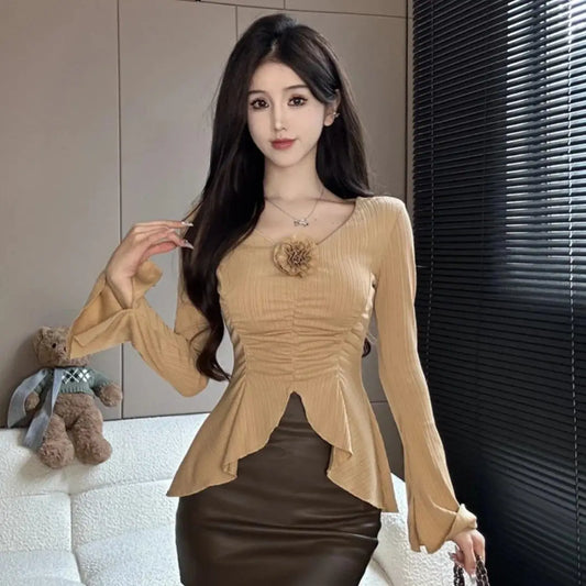 Elegante camiseta de manga larga con cuello en V para mujer, camiseta floral juvenil, blusa básica irregular de moda coreana para mujer, blusa informal de oficina para mujer