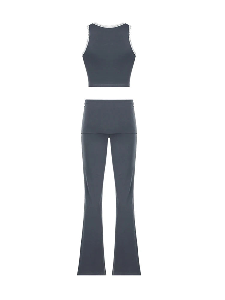 Conjunto de dos piezas Y2K con ribete de encaje de retazos para mujer, top corto ajustado sin mangas con cuello cuadrado y pantalones acampanados lisos, chándales