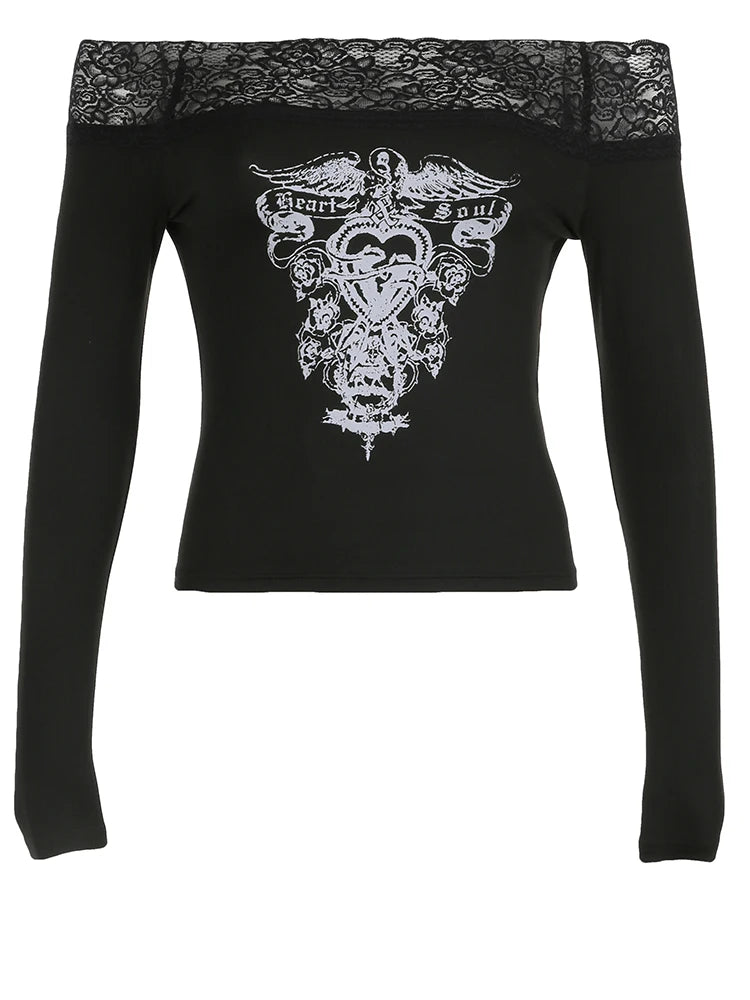 Camiseta negra Y2K ajustada con hombros descubiertos, manga larga, estampado grunge oscuro, ribete de encaje y cuello oblicuo para mujer