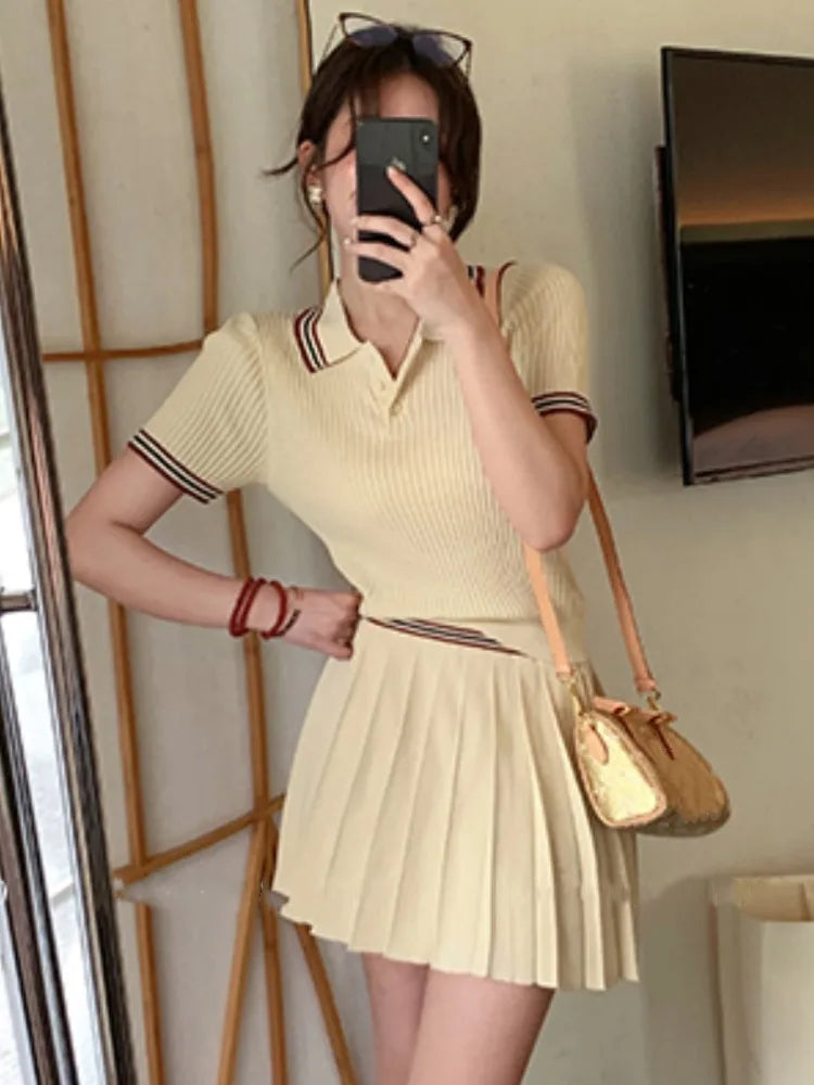 Conjunto de falda de punto de dos piezas para mujer, top de manga corta con cuello vuelto y minifalda plisada, moda coreana, otoño