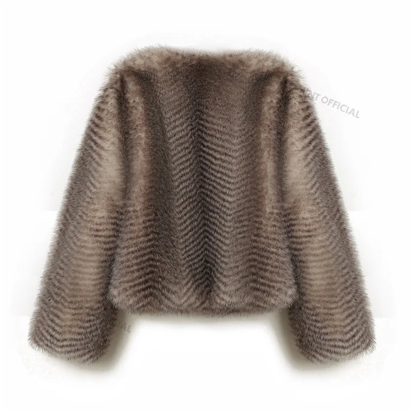 Abrigo de piel sintética corto de marca de lujo para mujer, icónico abrigo de piel sintética de invierno para la Semana de la Moda Callejera. Chaqueta corta y esponjosa para niñas.
