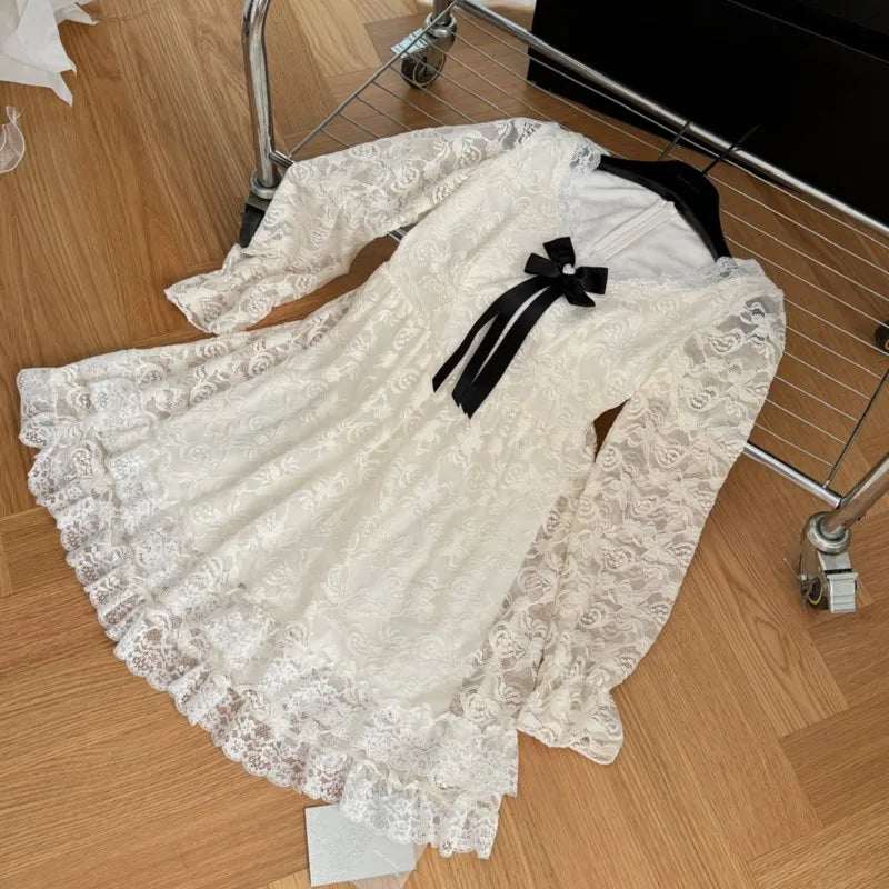 Elegantes minivestidos de encaje para mujer, cuello en V, manga larga, volantes, corte en A, otoño, nuevo, dulce, moda coreana, vestido de fiesta, vestidos femeninos