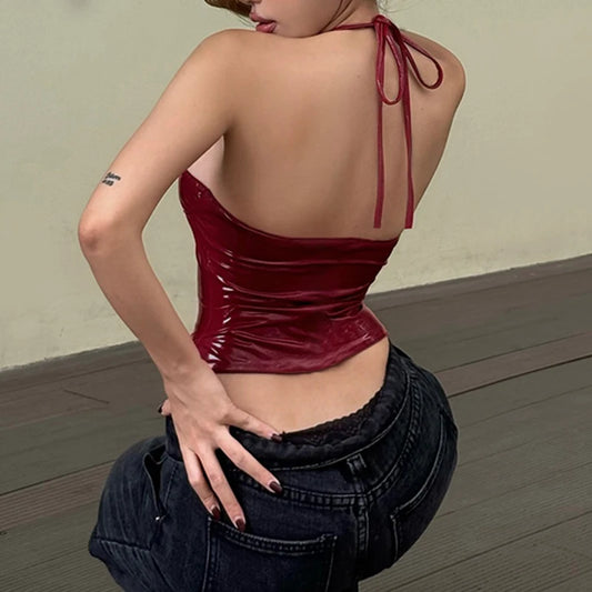 Chaleco halter rojo de cuero sintético para mujer, ropa de club, escote en V, hebilla de metal, camisola sexy, espalda descubierta, estilo urbano