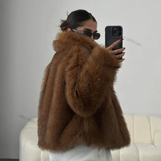 Abrigo de piel sintética con cuello cuadrado y esponjoso para mujer, estilo blogger icónico de invierno, chaqueta de piel de zorro para chicas, ropa de abrigo elegante y atractiva.