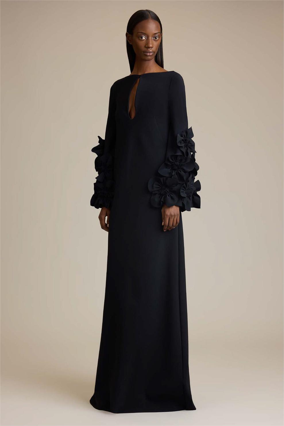 Vestido largo liso con cortes florales en 3D