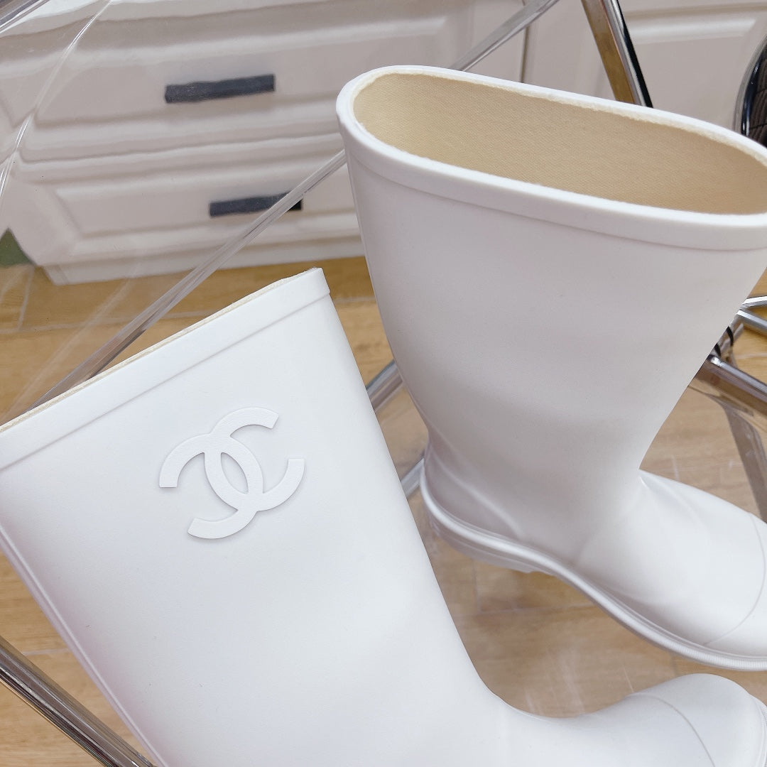 Chanel 26 Vintage Rain Boots White Sheepskin 476068