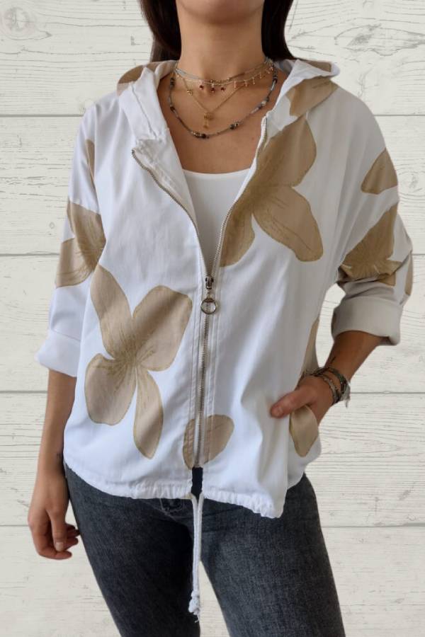 Chaqueta blanca con estampado de pétalos marrones