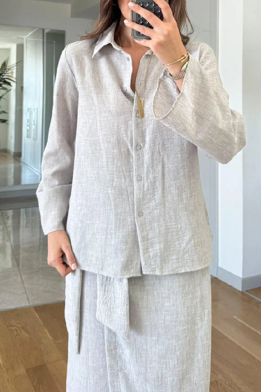 Conjunto de dos piezas de camisa informal con solapa y sobrefalda con cordones