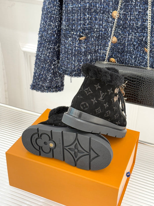 LV Ski Cortina Low Boot Black Suede Wool 572488