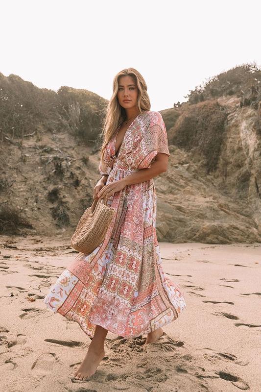 Vestido playero con cuello en V estampado de Basia