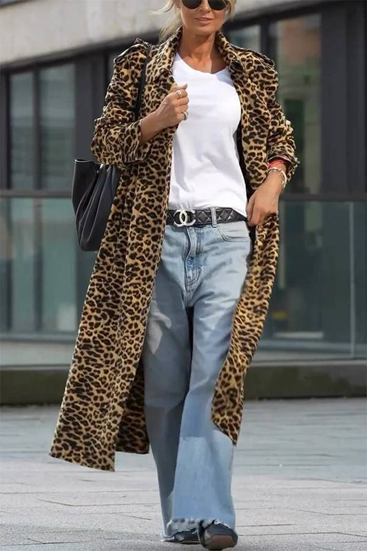 Gabardina holgada midi de manga larga con estampado de leopardo y terciopelo Be Free