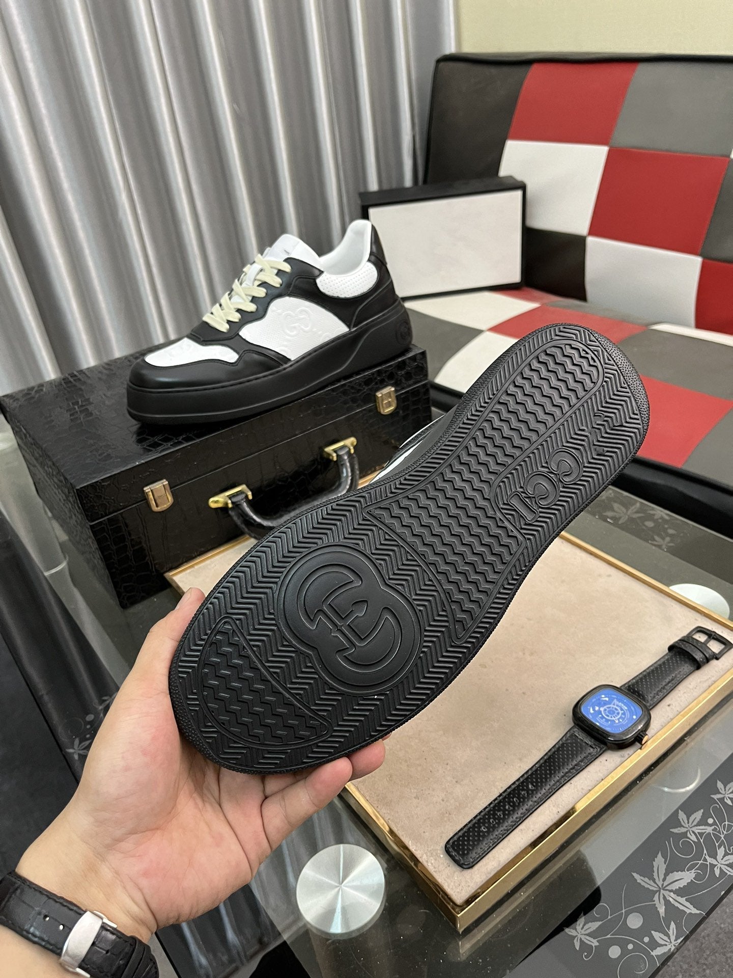 GG EMBOSSED WHITE BLACK