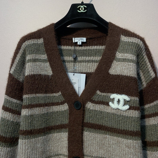 Chanel 25 Knitted V-Neck Button-Up Cardigan Wool 320070
