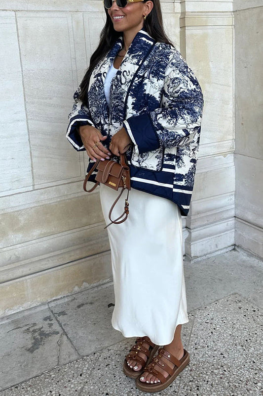 Chaqueta tipo kimono de algodón acolchado con bolsillo y estampado de tinta de porcelana con canciones románticas
