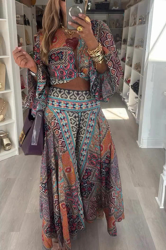 Conjunto de top corto con mangas abullonadas y pantalones anchos con cintura elástica y estampado étnico bohemio único