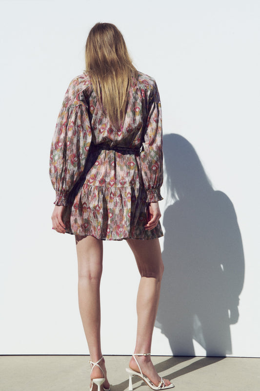 Vestido mini con volantes y mangas largas abullonadas con estampado floral