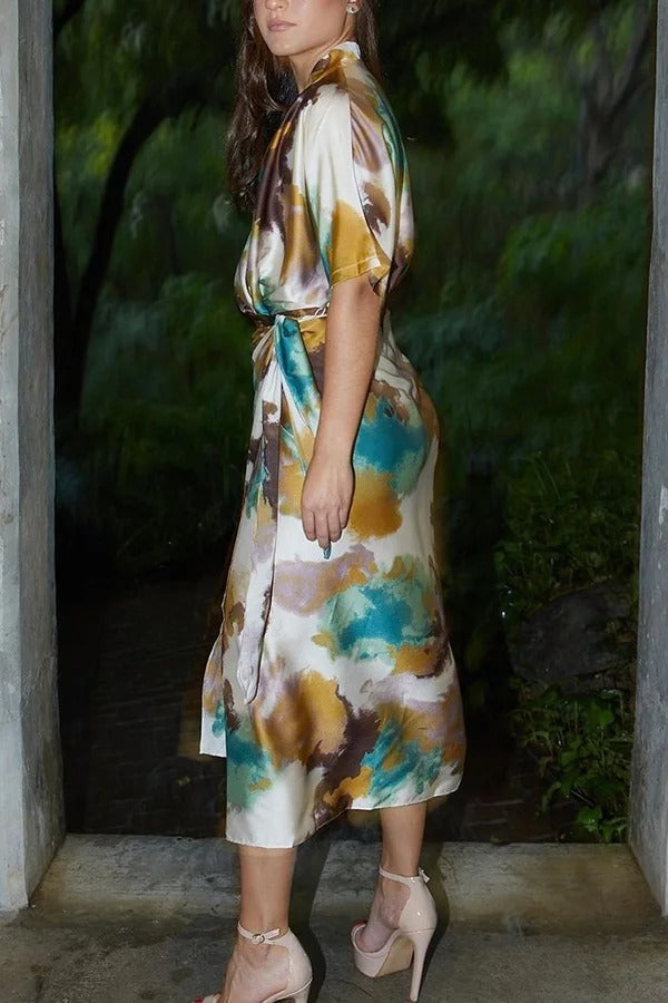 Vestido midi cruzado de media manga con estampado tie dye de satén Cityscape Moment