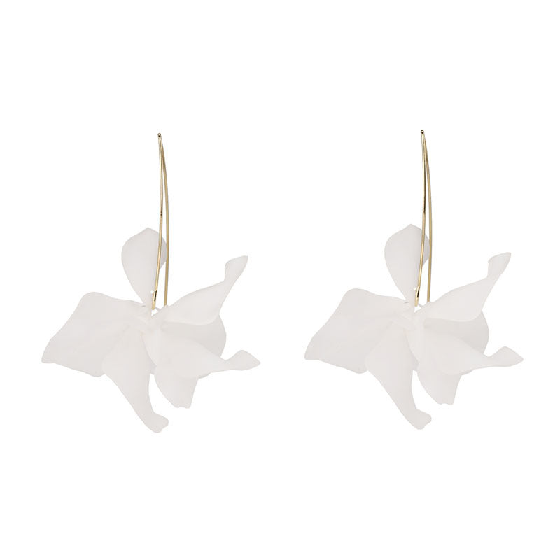 Pendientes colgantes con flores florecientes