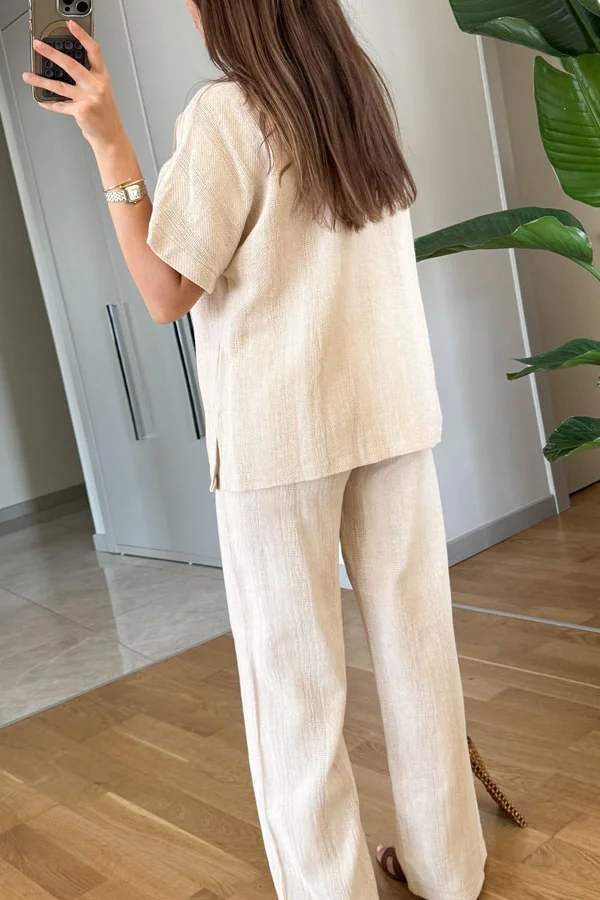 Conjunto casual de dos piezas con cuello en V, manga corta y pantalón