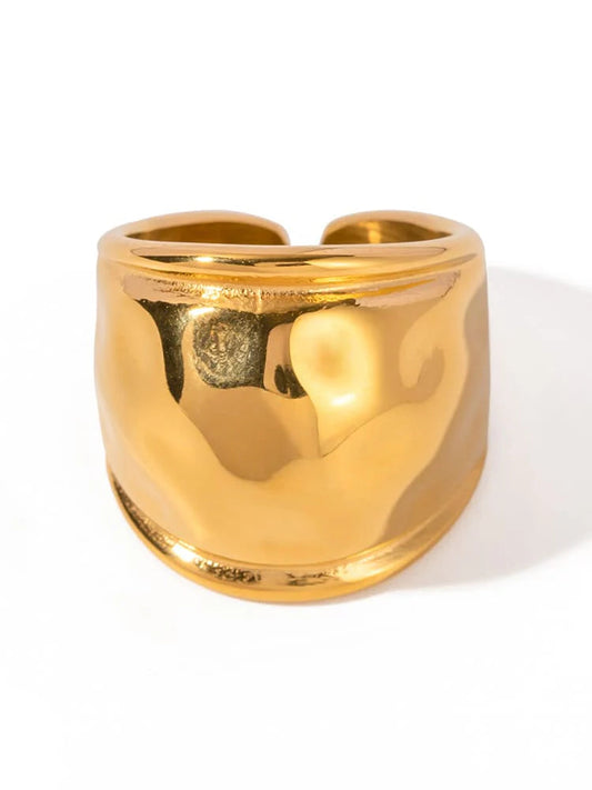 Anillo de doble cara con labios exagerados