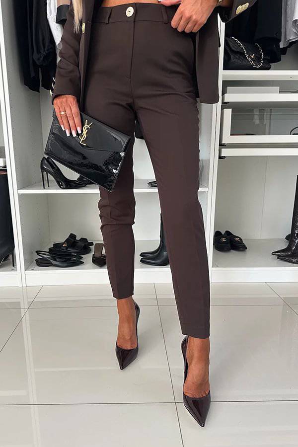 Pantalones cónicos de tiro alto con bolsillos que ofrecen una sensación de confianza