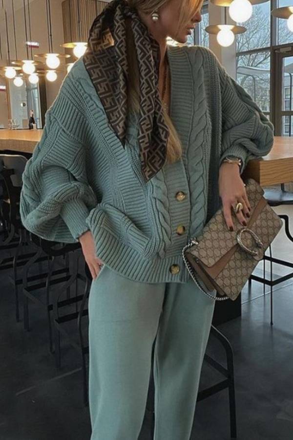 Conjunto de punto con cuello en V de color liso de moda