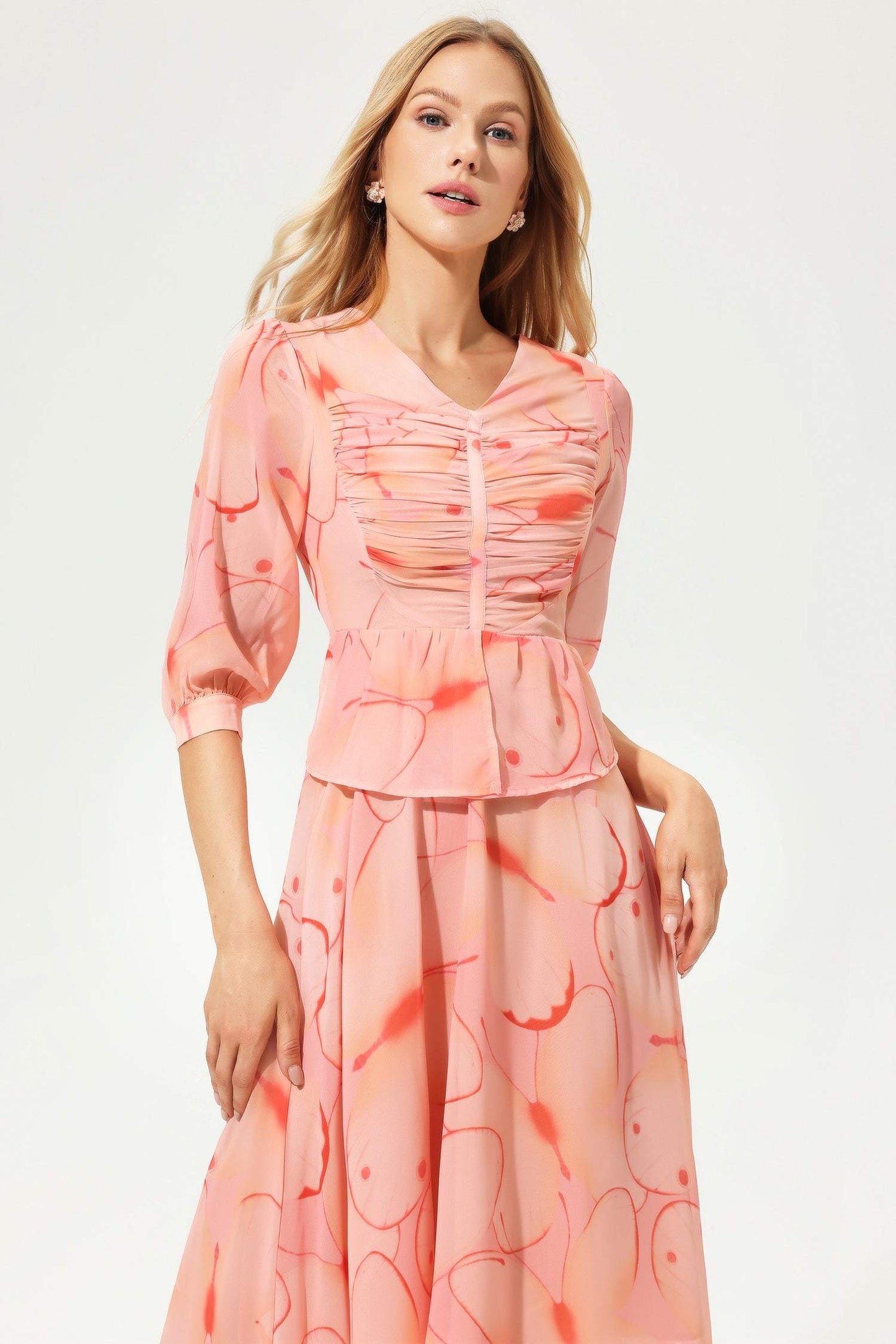 Vestido midi plisado con cuello en V y mangas farol estampadas