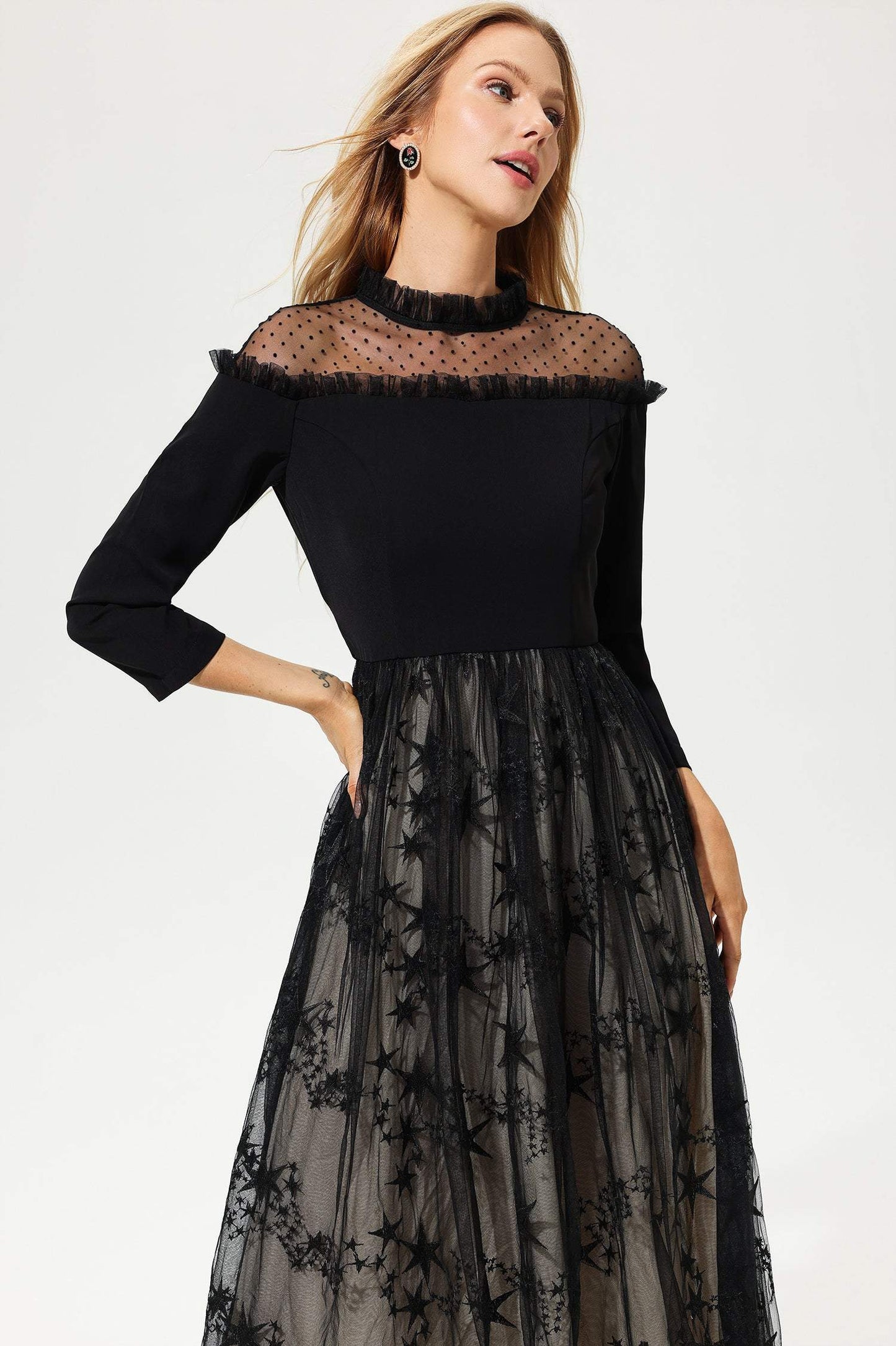 Vestido midi de encaje con cuello redondo y manga larga, color negro