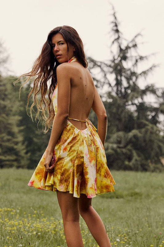 Vestido mini con escote en V y cintura cónica con estampado floral