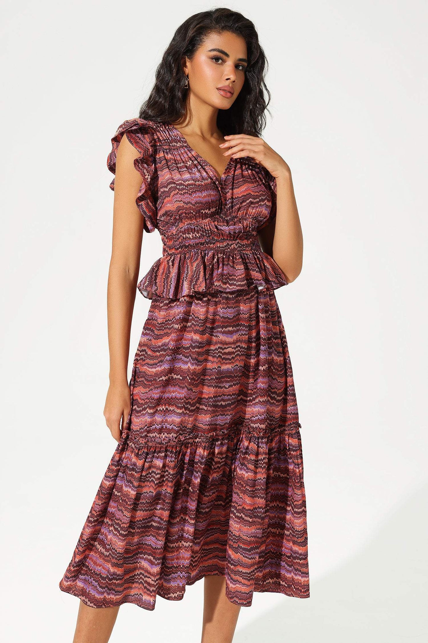 Vestido midi con cuello en V, mangas con volantes en capas